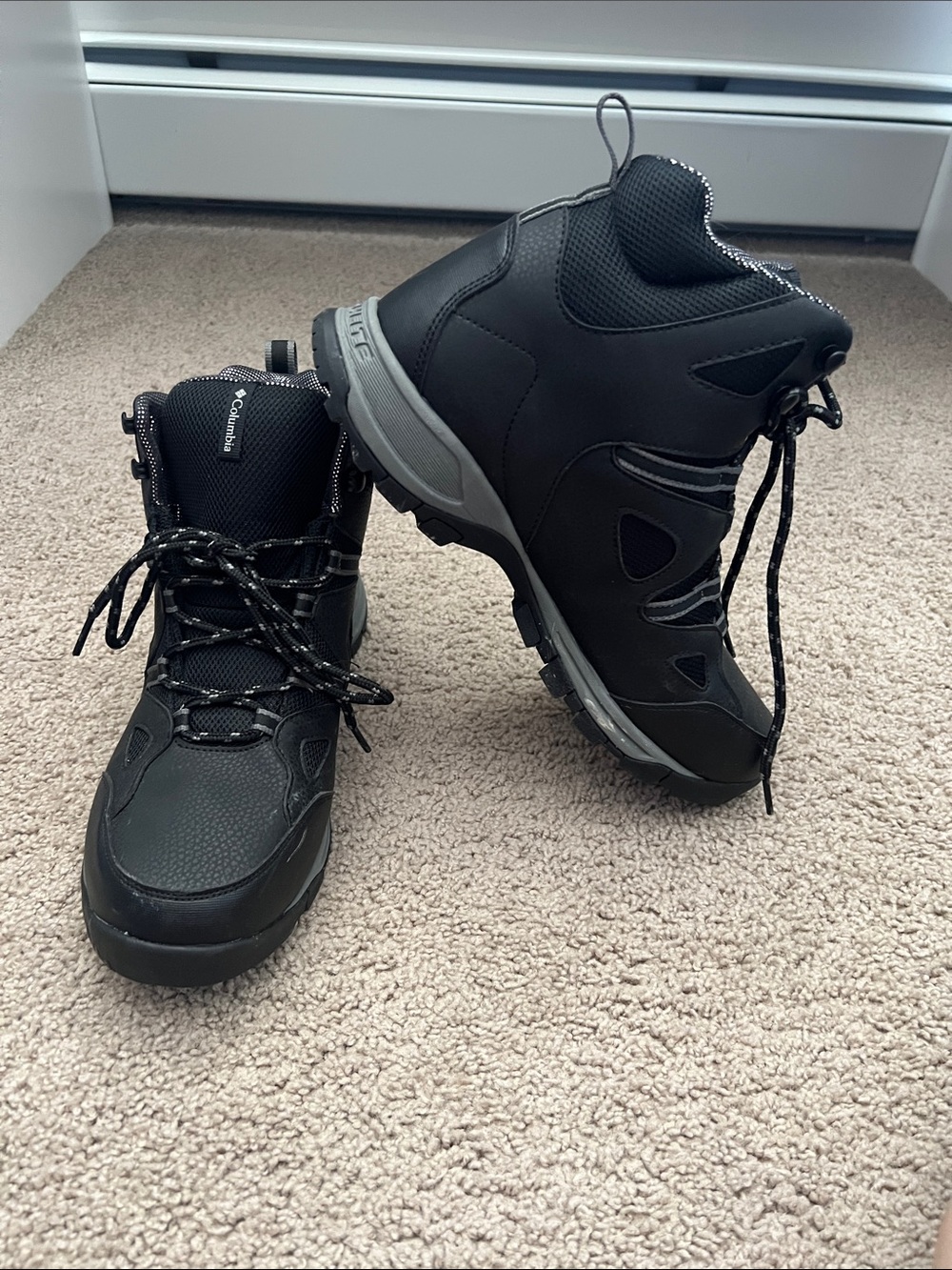 Columbia Men’s Black Hiking Boots BRAND NEW